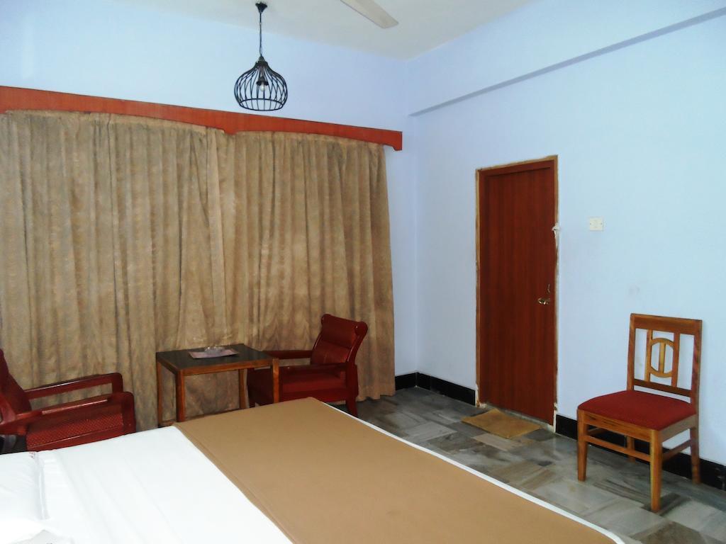 Hotel Bhimas Paradise Tirupati Room photo